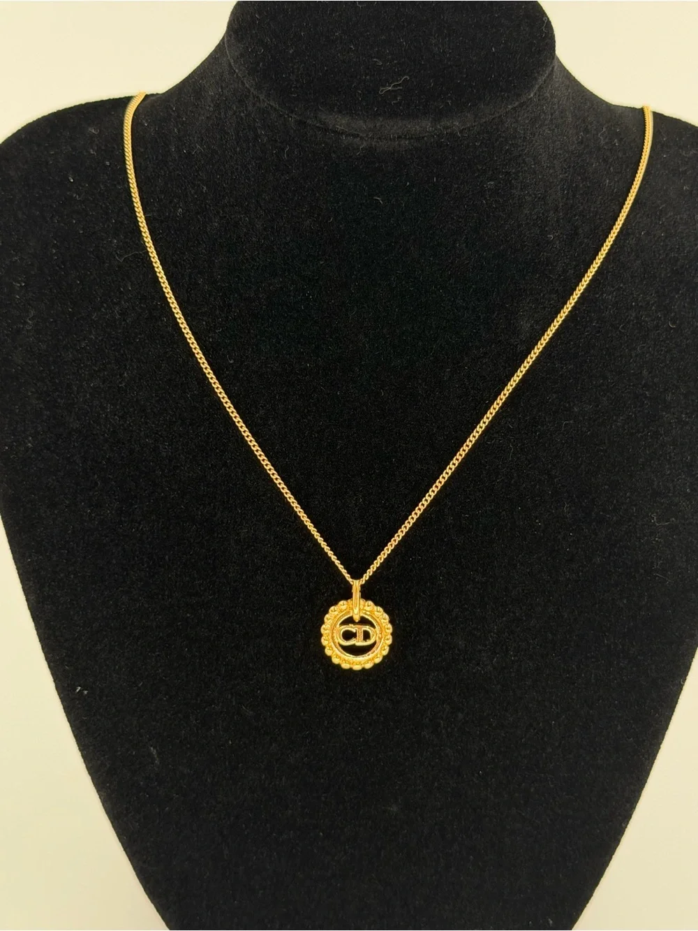 Dior Vintage Gold Tone Medallion Pendant Necklace Excellent Condition - Picture 2 of 12
